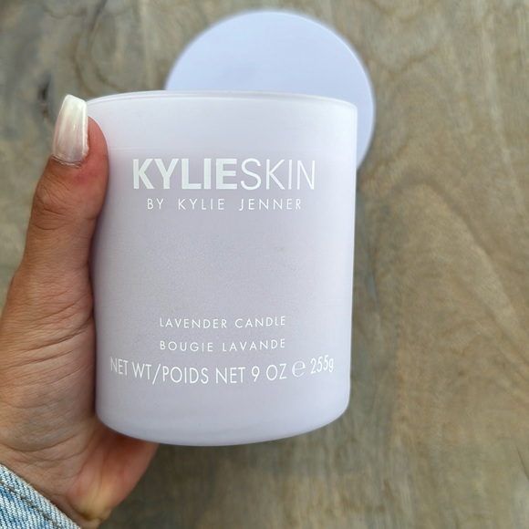 Kylie Skin Candle - Picture 1 of 3